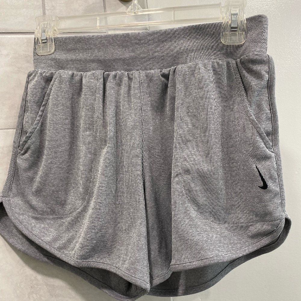 NIKE RUN SHORTS